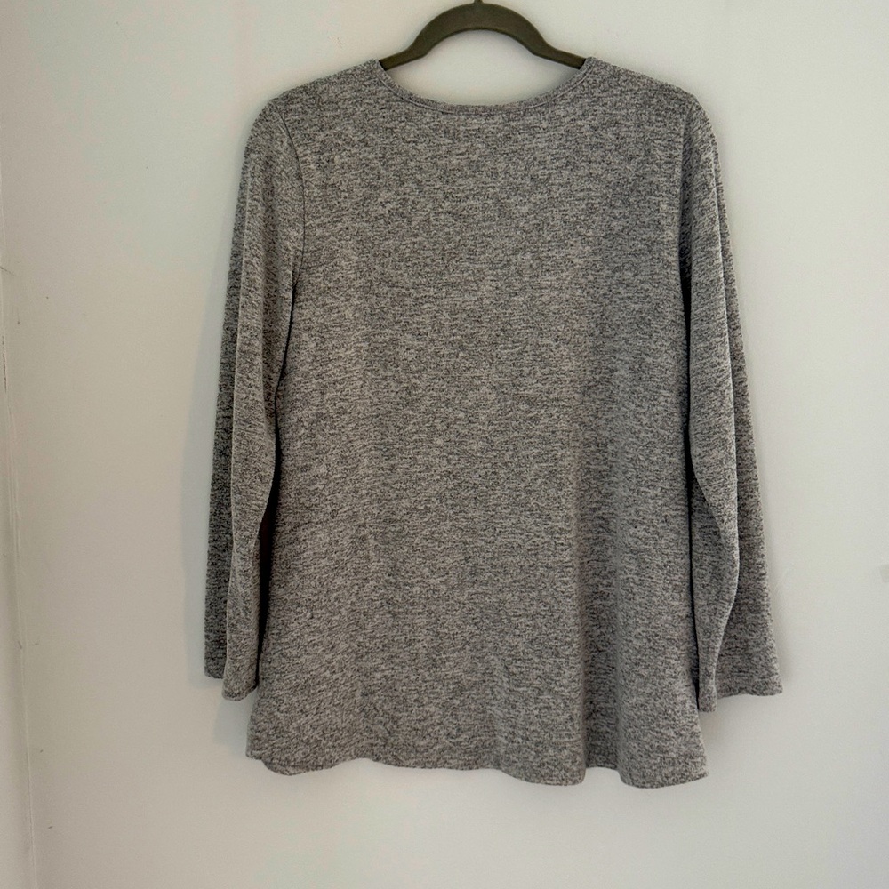 ONE WORLD Heather Gray Knit Top. Fall design SZ L. long sleeve. - Picture 2 of 12